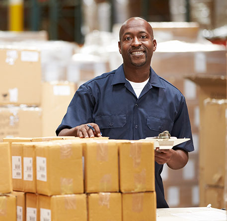 Welche Aufgaben ein Verpacker erledigt, hängt zum Teil von seiner konkreten Stelle ab. Was Sie erwartet, erfahren Sie bei Unique. 