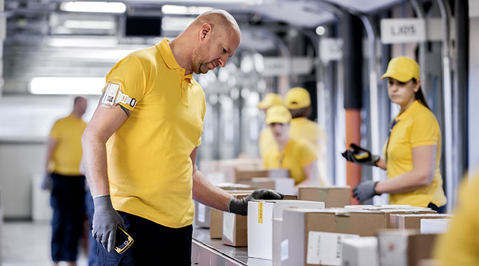 Sie suchen Informationen zum Job als Verpacker? Bei Unique erfahren Sie alles zu den Aufgaben, dem Gehalt und den Arbeitsbedingungen. 